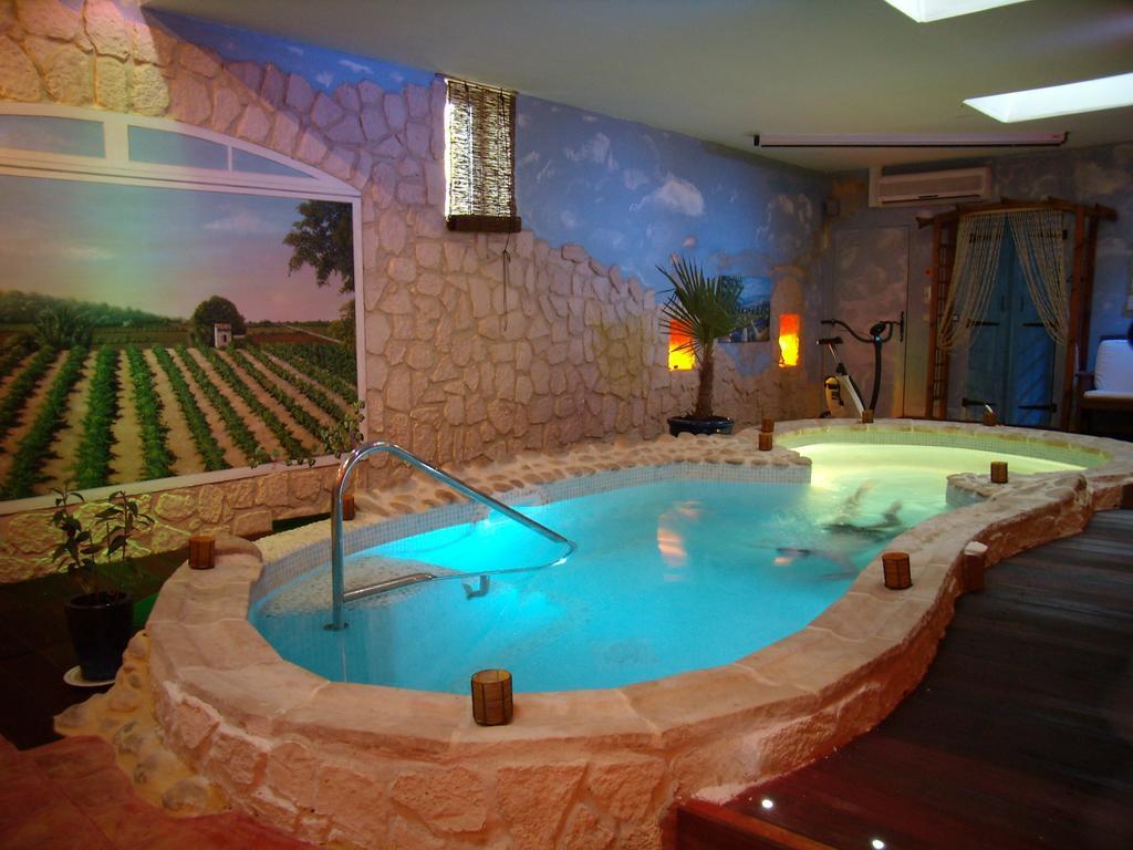 Bastide Des Princes B&B Caderousse Extérieur photo