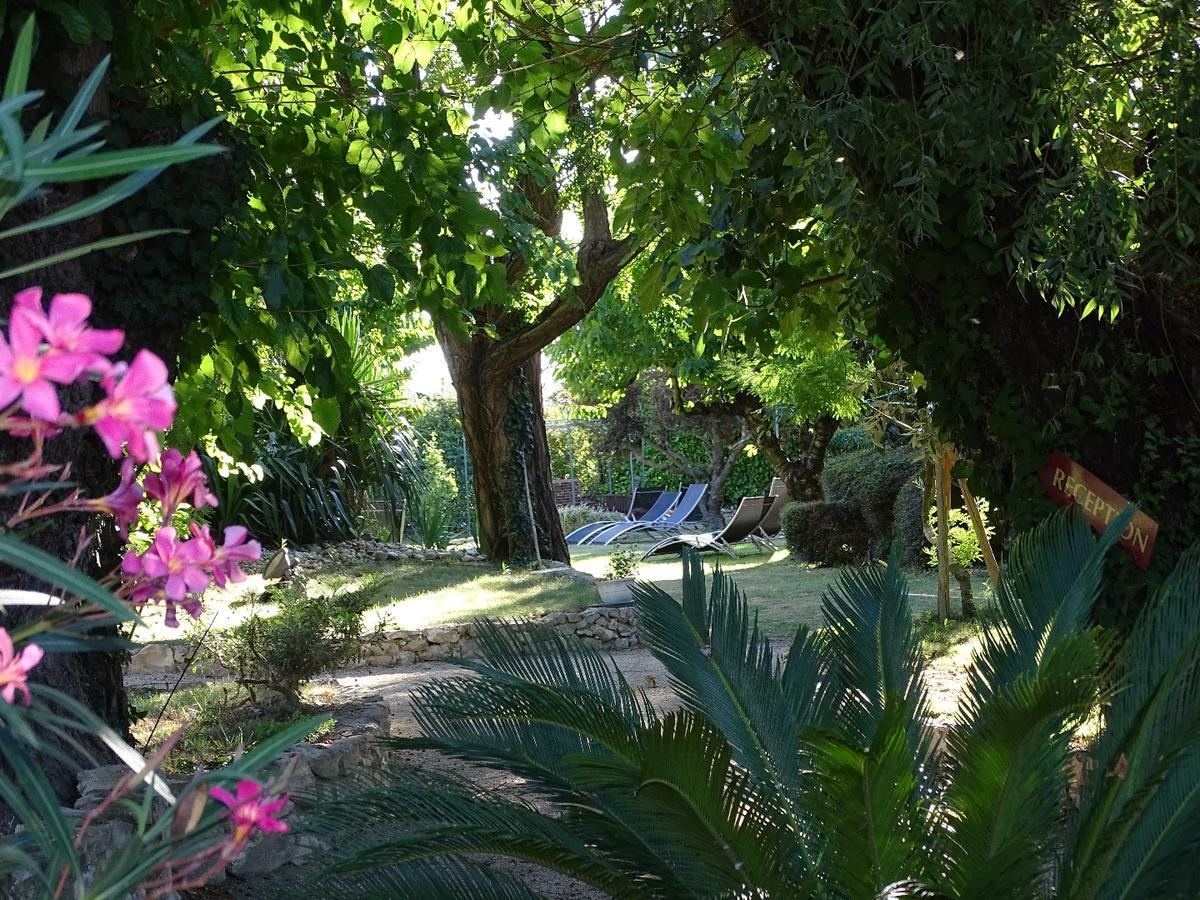 Bastide Des Princes B&B Caderousse Extérieur photo